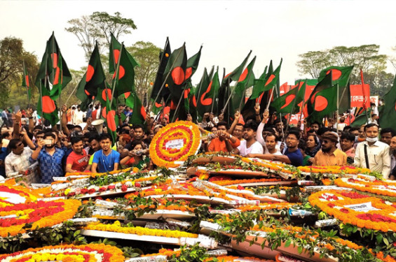 শহীদ বুদ্ধিজীবীদের সর্বস্তরের মানুষের ফুলেল শ্রদ্ধায় স্মরণ