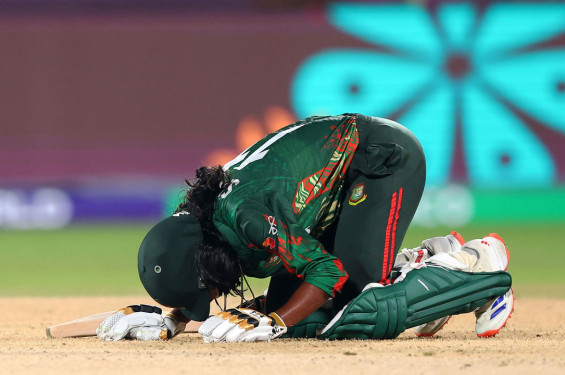শেষ ওভারের রোমাঞ্চকর লড়াইয়ে হারল বাংলাদেশ