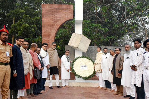 একুশের চেতনা ধারণ করে ঐক্যবদ্ধভাবে দেশ গড়তে হবে: খুবি উপাচার্য