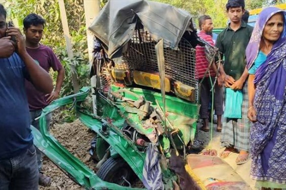 গাজীপুরে ট্রাক-সিএনজি অটোরিকশার সংঘর্ষে নিহত ৩