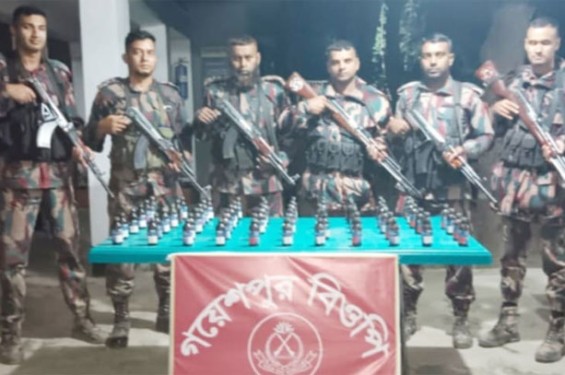 মহেশপুর সীমান্তে পাচারচক্রের সদস্যসহ আটক ১৭, মাদকদ্রব্য জব্দ