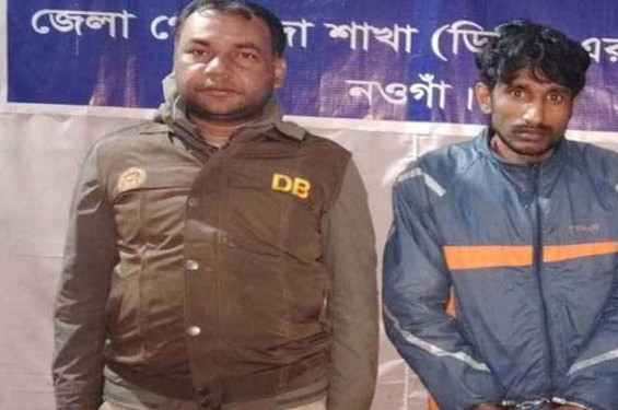 নওগাঁয় গাঁজা ও ফেন্সিডিলসহ গ্রেপ্তার ২