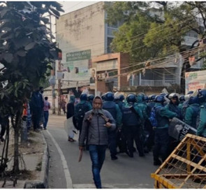 বকশীবাজারের সড়ক থেকে সরে গেছেন শিক্ষার্থীরা