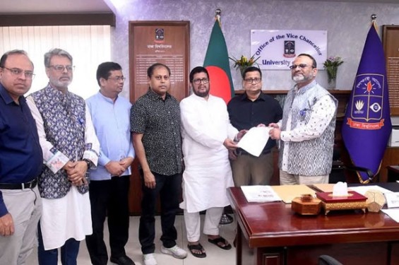 গণঅভ্যুত্থানে হামলাকারীদের বিচারসহ ১৩ দাবি ঢাবি সাদা দলের