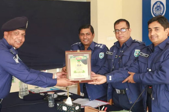 পঞ্চগড়ে এবারও জেলার শ্রেষ্ঠ ওসি দেবীগঞ্জ থানার সোয়েল রানা
