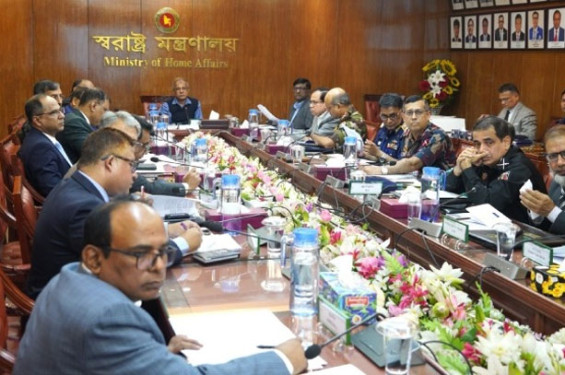 থার্টি-ফার্স্টে তরুণরা পানি-টানি খায়, প্রকাশ্যে এসব না করার আহ্বান