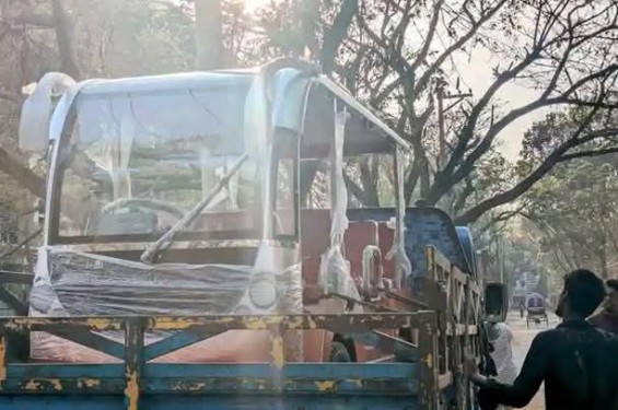 জাবি শিক্ষার্থীদের যাতায়াতে দুর্ভোগ কমাতে পরীক্ষামূলকভাবে চালু হচ্ছে কার্টগাড়ি