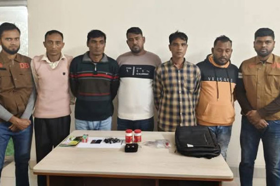 মলম বানানোর সরঞ্জামসহ মলম পার্টির ৫ সদস্য আটক