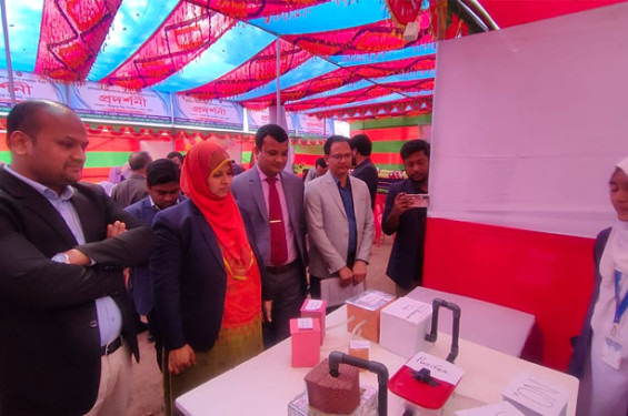 চান্দিনায় স্থানীয়ভাবে উদ্ভাবিত লাগসই প্রযুক্তির প্রদর্শনী ও সেমিনার