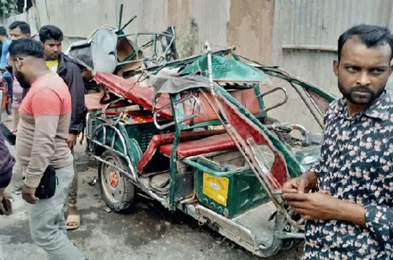 ফরিদপুর ট্রাক-অটোবাইকের সংঘর্ষে ২ জন নিহত