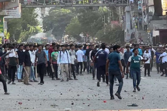 সায়েন্সল্যাবে ঢাকা কলেজ-সিটি কলেজ শিক্ষার্থীদের সংঘর্ষ