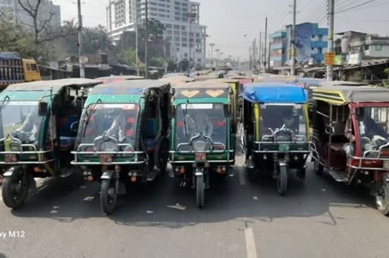 কুষ্টিয়া শহরে ১০ হাজার ইজিবাইকের ট্রেড লাইসেন্স মাত্র ৪৫০ টির