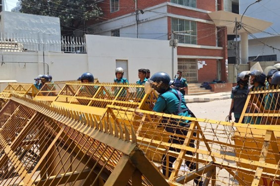 সচিবালয় এলাকায় শ্রমিক-পুলিশ সংঘর্ষ, আহত ৪০