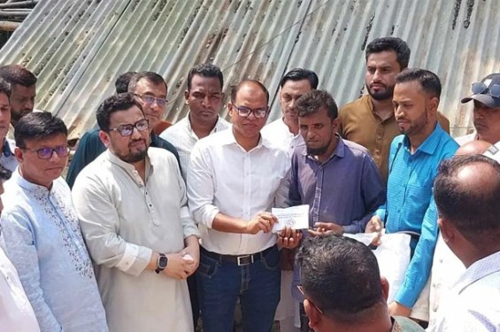 চন্দনাইশে অসহায় গিয়াস উদ্দিনের পরিবারের পাশে তারেক রহমান