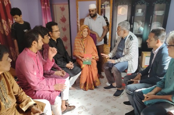 জেডআরএফের সাত শহীদ পরিবারের মধ্যে ঈদ সামগ্রী বিতরণ