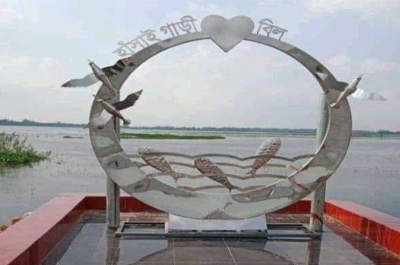নওগাঁ মিনি কক্সবাজার খ্যাত হাঁসাইগাড়ী বিলে পর্যটকের মেলা