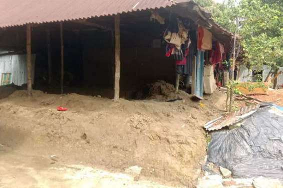 ফেনীতে বন্যায় ঘর হারানো আবুল কাশেমের দুঃখে কষ্টে জীবন যাপন