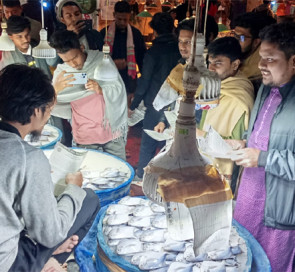 ৭ দফা দাবিতে জাতীয় নাগরিক কমিটি খুলনা নেতৃবৃন্দের লিফলেট বিতরণ