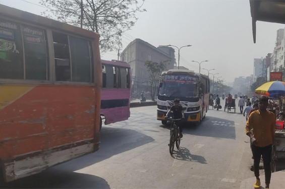 রাজধানীতে গণপরিবহন সংকট, চরম ভোগান্তি সাধারণ যাত্রীদের