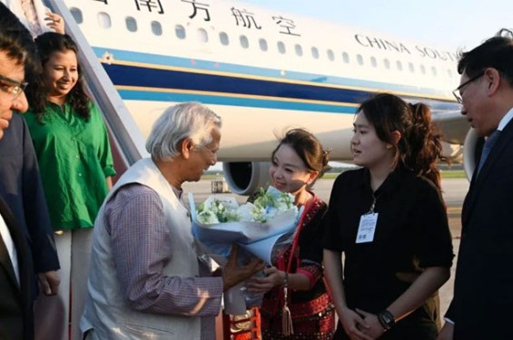 চীন পৌঁছেছেন প্রধান উপদেষ্টা