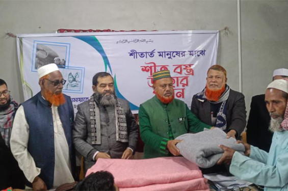 নওগাঁয় জামায়াতের শীতবস্ত্র বিতরণ