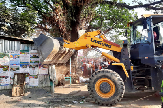 শান্তিগঞ্জে অবৈধ স্থাপনা উচ্ছেদ