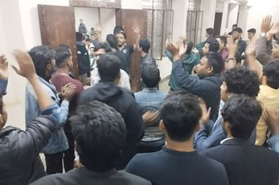 শৃঙ্খলাভঙ্গের অভিযোগে জাবি ছাত্রদলের তিনজনকে অব্যাহতি ও ৬ নেতাকে বহিষ্কার