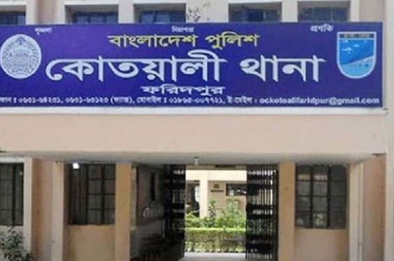 ফরিদপুরে মাহিন্দ্র উল্টে প্রাণ গেলো কৃষকের