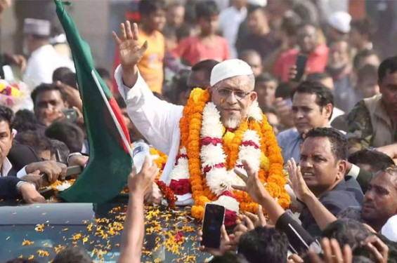 অস্ত্র মামলায় ১৭ বছরের দণ্ড থেকে খালাস পেলেন লুৎফুজ্জামান বাবর
