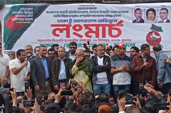 আগরতলা অভিমুখে লংমার্চে যোগ দিতে নয়াপল্টনে জড়ো হচ্ছেন নেতাকর্মীরা