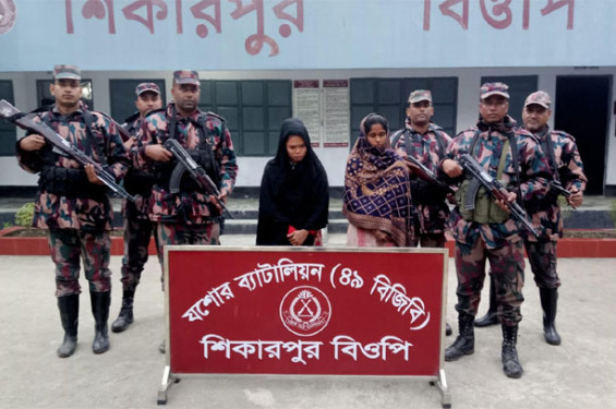 বেনাপোল সীমান্তে দুই নারী পাচারকারী আটক