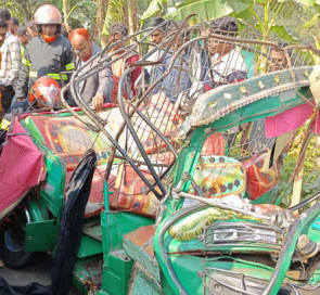 শেরপুরে বাস-সিএনজি মুখোমুখি সংঘর্ষে ৬ জন নিহত