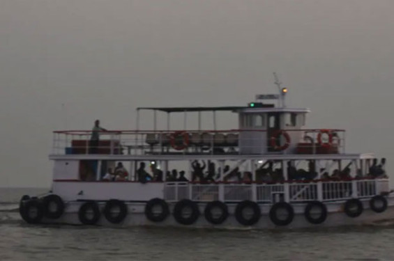 ভারতে যাত্রীবাহী ফেরিতে স্পিডবোটের ধাক্কা, নিহত ১৩