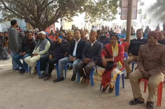 রাবিতে পোষ্যকোটা পুন:বহালের দাবিতে কর্মবিরতি পালন করছে কর্মকর্তা-কর্মচারীরা