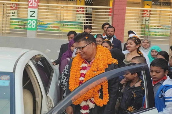 ৩৪ বছরের শিক্ষকতা শেষে রাজকীয় বিদায় প্রধান শিক্ষকের