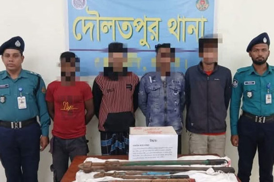 খুলনায় আন্তঃজেলা ডাকাত দলের ৪ সদস্য আটক