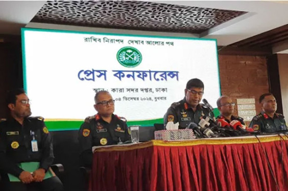 দেশের ১৯টি কারাগার ঝুঁকিপূর্ণ, ৭০০ বন্দি পলাতক