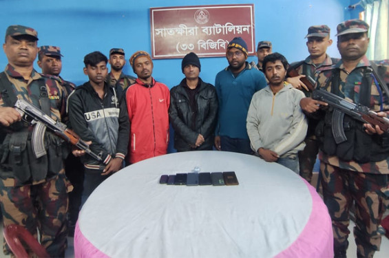 অবৈধ পথে দেশে আসার সময় সাতক্ষীরা সীমান্তে ৫ বাংলাদেশী আটক
