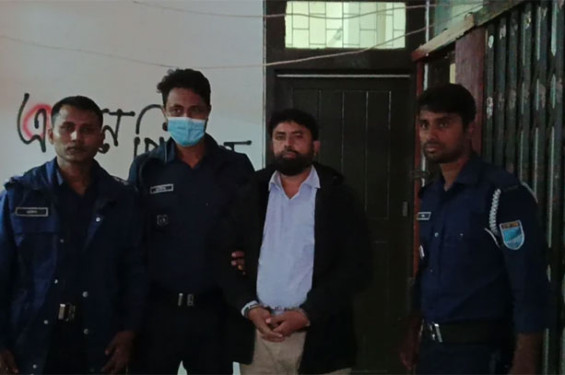 দেখা করতে এসে জাবিতে সাবেক ইউপি চেয়ারম্যান গ্রেফতার