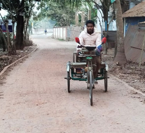 কাজ ফেলে লাপাত্তা ঠিকাদার, দুর্ভোগ চরমে