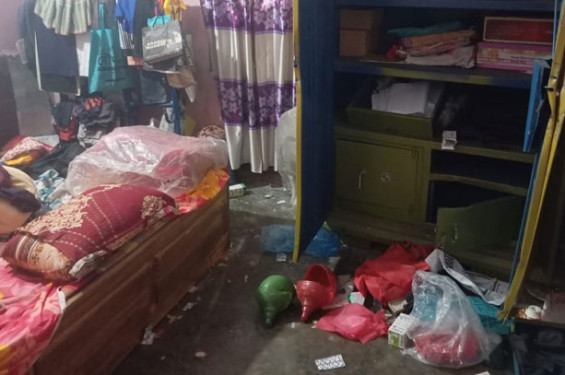 নোয়াখালীতে পিস্তল ঠেকিয়ে ডাকাতি  ও ৪টি দোকানে চুরি