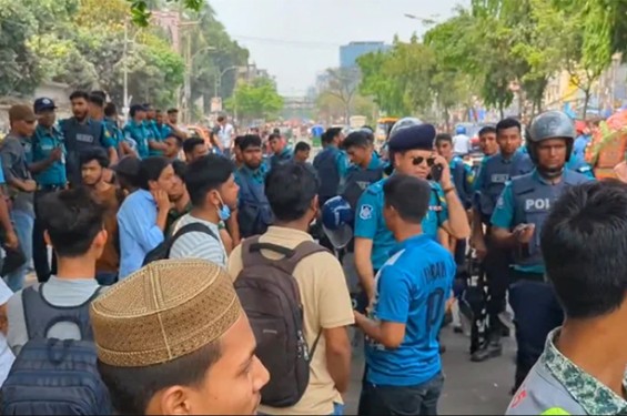 ঢাকা কলেজ ও সিটি কলেজের শিক্ষার্থীদের মধ্যে সংঘর্ষ