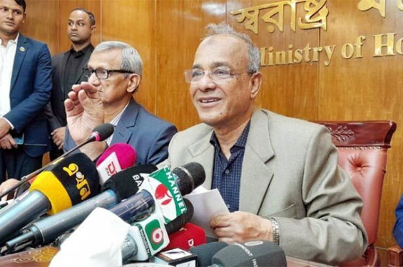 বিজিবি ও স্থানীয়দের অবস্থানে সীমান্তে বেড়া নির্মাণ বন্ধে বাধ্য হয়েছে ভারত: স্বরাষ্ট্র উপদেষ্টা