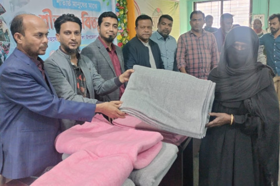 শীতার্তদের মাঝে উষ্ণতা ছড়ালেন মাটিরাঙ্গা প্রেস ক্লাব