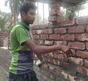 দেবীগঞ্জে আদালতের নির্দেশ অমান্য করে ঘর নির্মাণের অভিযোগ