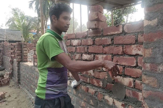 দেবীগঞ্জে আদালতের নির্দেশ অমান্য করে ঘর নির্মাণের অভিযোগ