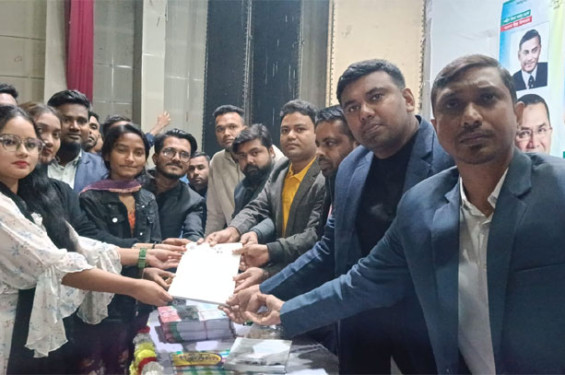 নাটোরে ছাত্রদলের প্রাথমিক সদস্য ফরম বিতরণ শুভ উদ্বোধন