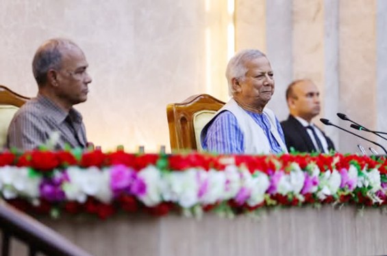 পুলিশ কর্মকর্তাদের সঙ্গে বৈঠকে প্রধান উপদেষ্টা