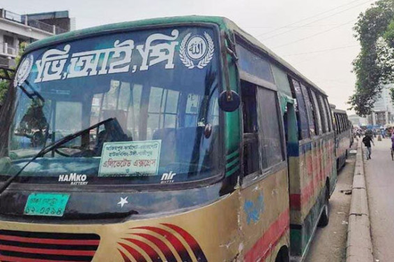 হাফ ভাড়া নিয়ে বিতণ্ডা, ৩০ বাস আটকালো ঢাকা কলেজ শিক্ষার্থীরা