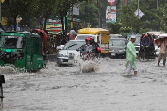 বৃষ্টিতে রাজধানীর বিভিন্ন এলাকায় জলাবদ্ধতা